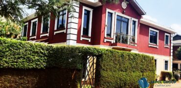 FIVE BEDROOM TOWNHOUSE FOR SALE – LAVINGTON